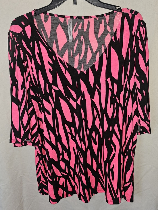 Dear Scarlett Tops - Dear Scarlett Pink & Black Abstract V-Neck Tunic Top